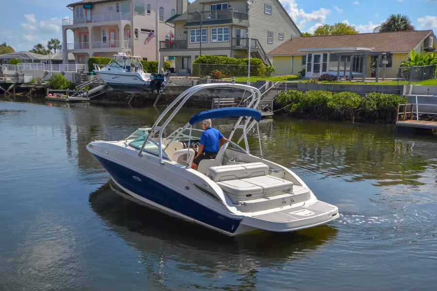 2009 Sea Ray 230 Sundeck