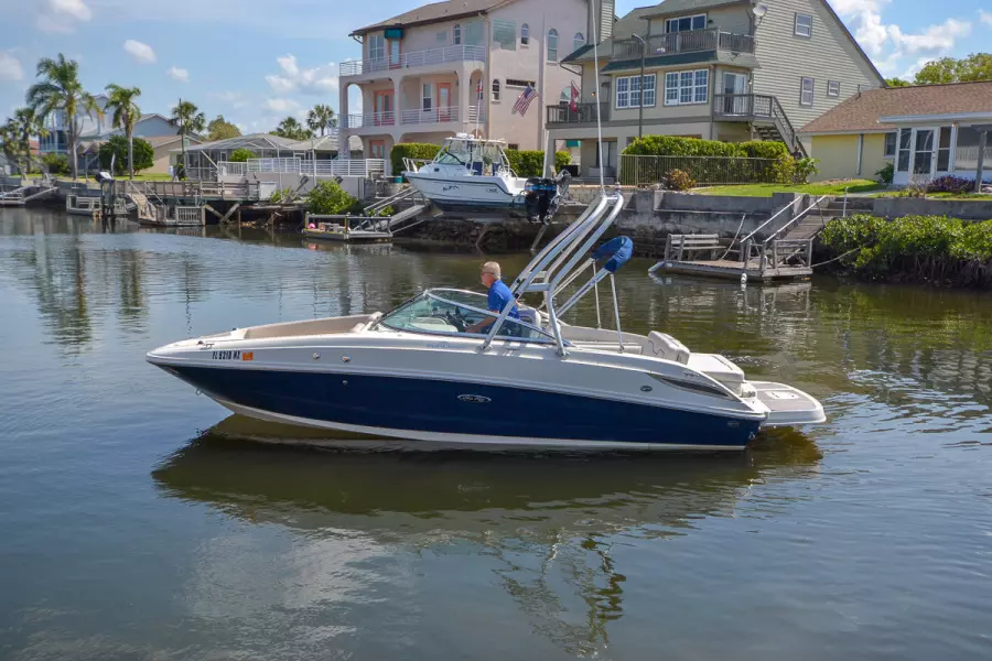 2009 Sea Ray 230 Sundeck
