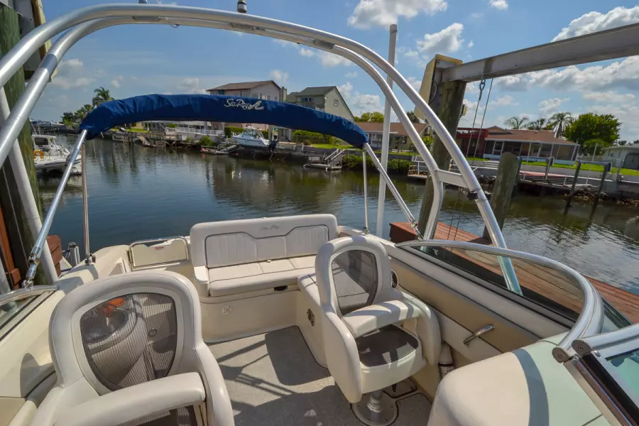 2009 Sea Ray 230 Sundeck