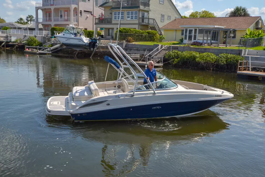2009 Sea Ray 230 Sundeck