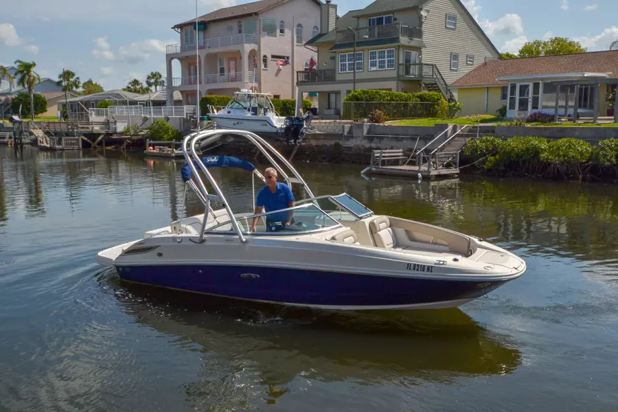2009 Sea Ray 230 Sundeck