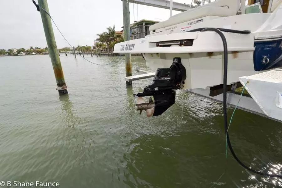 2009 Sea Ray 230 Sundeck