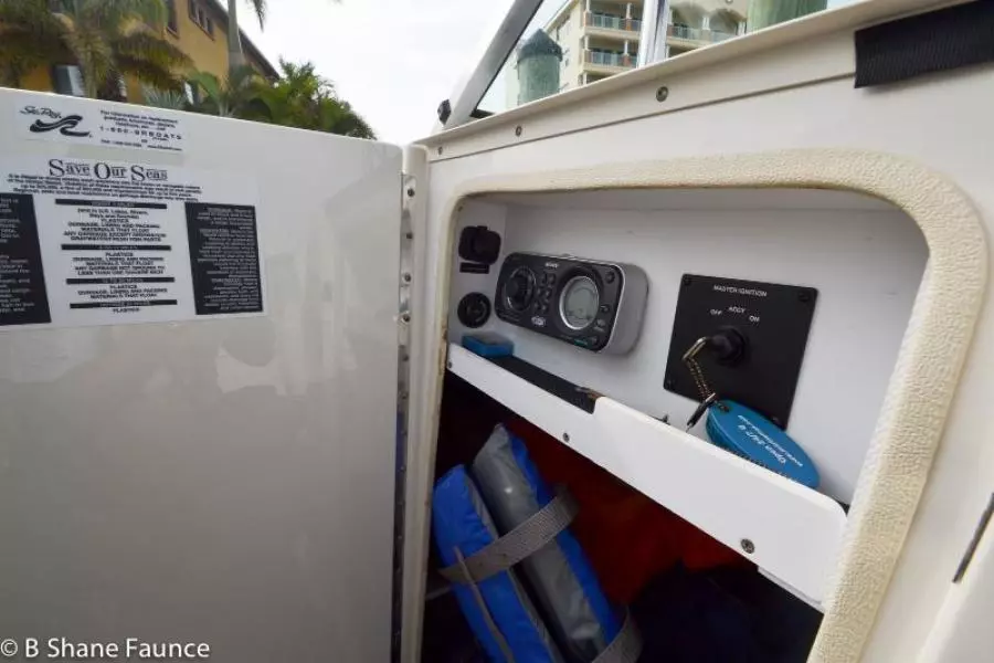 2009 Sea Ray 230 Sundeck