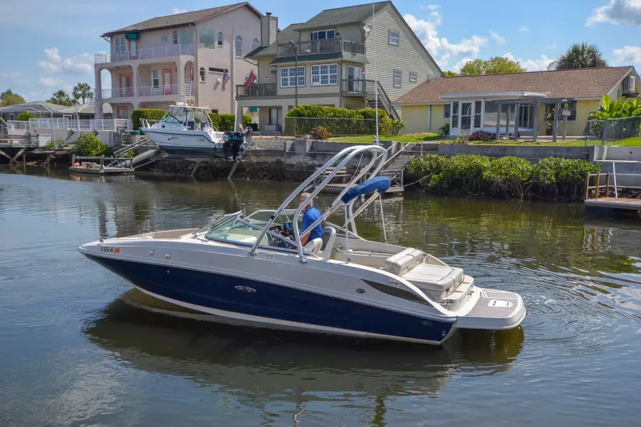 2009 Sea Ray 230 Sundeck