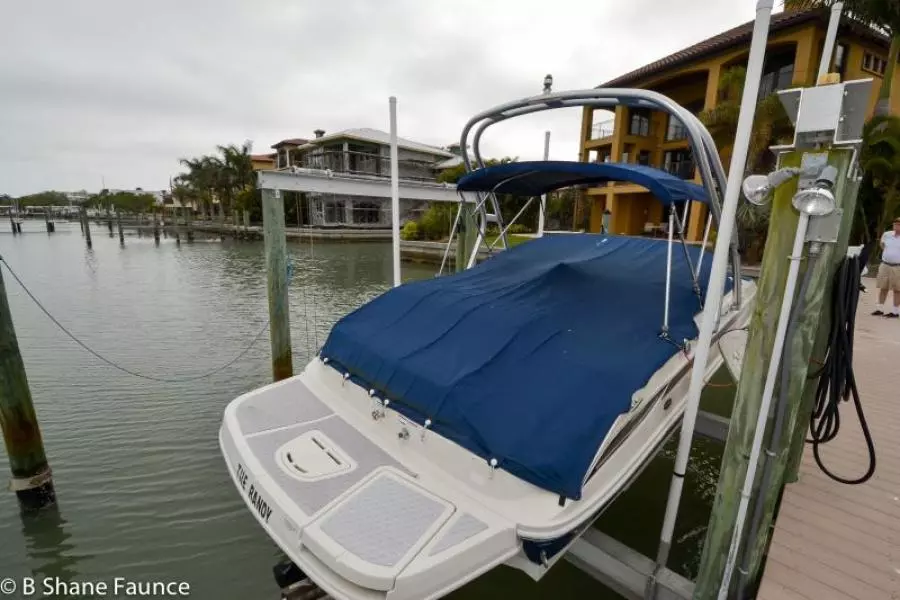 2009 Sea Ray 230 Sundeck