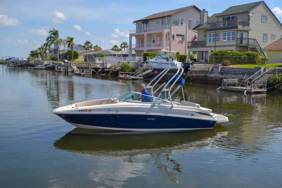 2009 Sea Ray 230 Sundeck