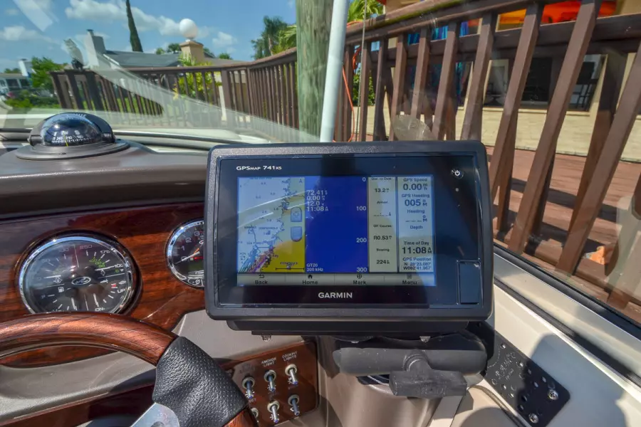 2009 Sea Ray 230 Sundeck