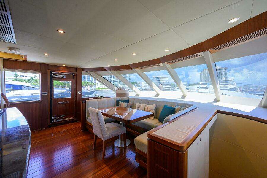 2013 Ocean Alexander Sky Lounge