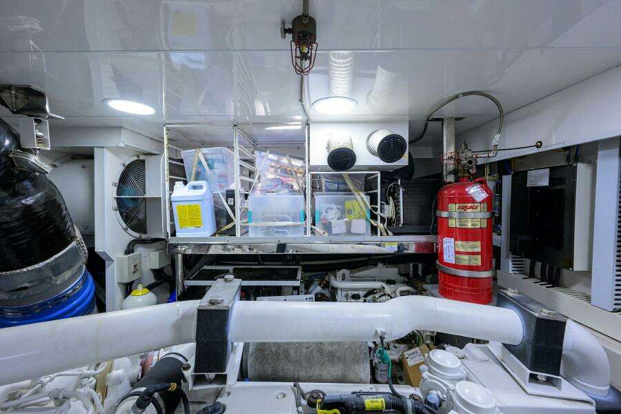 2013 Ocean Alexander Sky Lounge