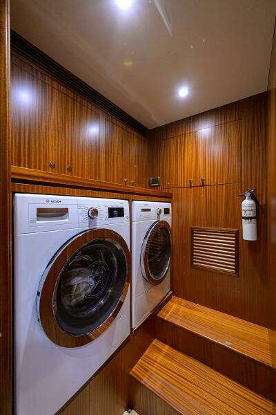 2013 Ocean Alexander Sky Lounge