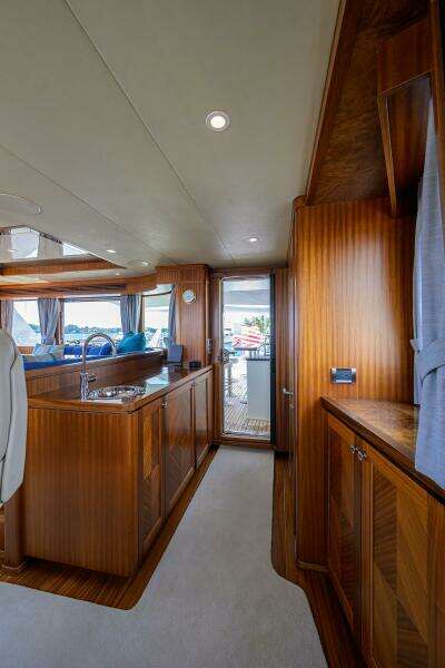 2013 Ocean Alexander Sky Lounge