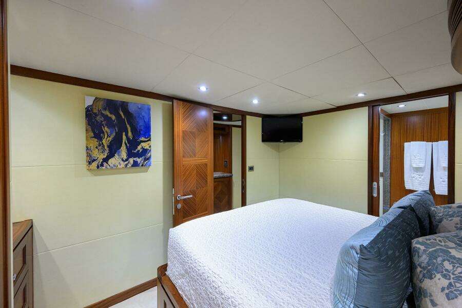 2013 Ocean Alexander Sky Lounge