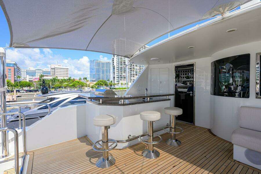 2013 Ocean Alexander Sky Lounge