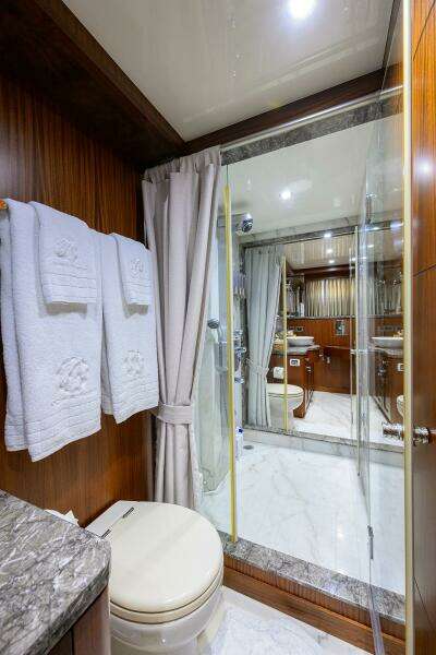 2013 Ocean Alexander Sky Lounge