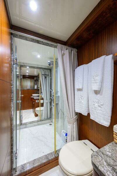 2013 Ocean Alexander Sky Lounge