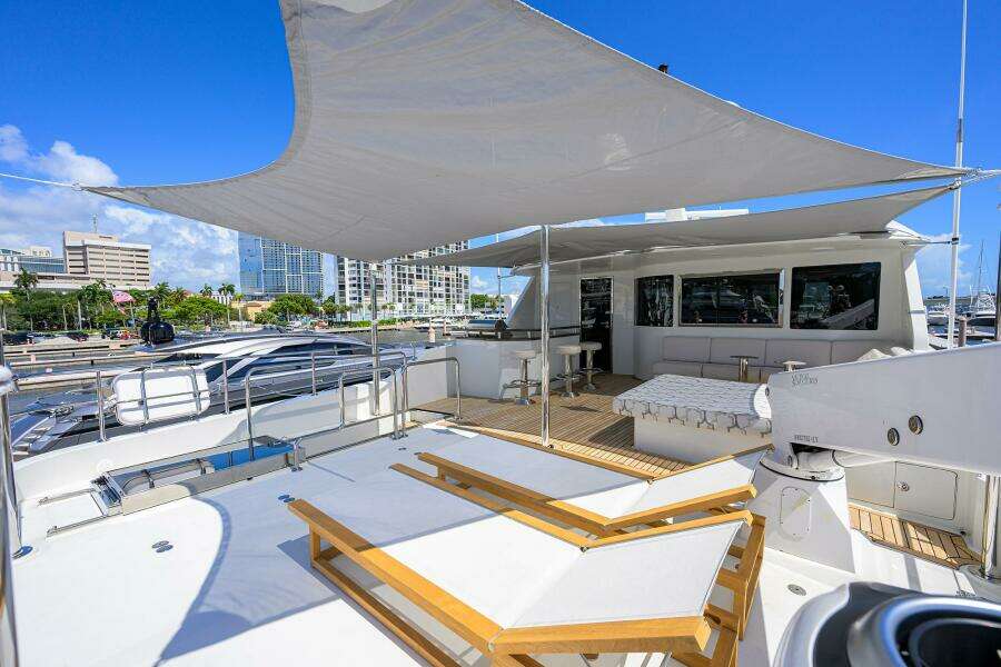 2013 Ocean Alexander Sky Lounge