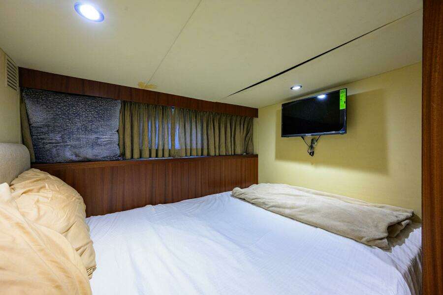 2013 Ocean Alexander Sky Lounge