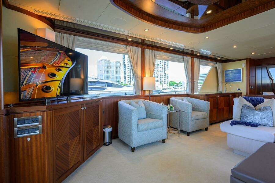 2013 Ocean Alexander Sky Lounge