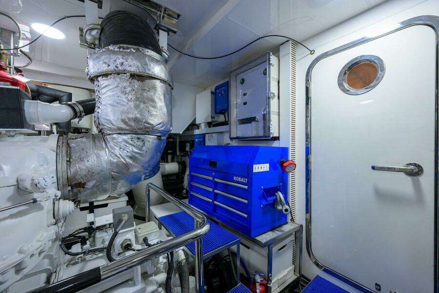 2013 Ocean Alexander Sky Lounge