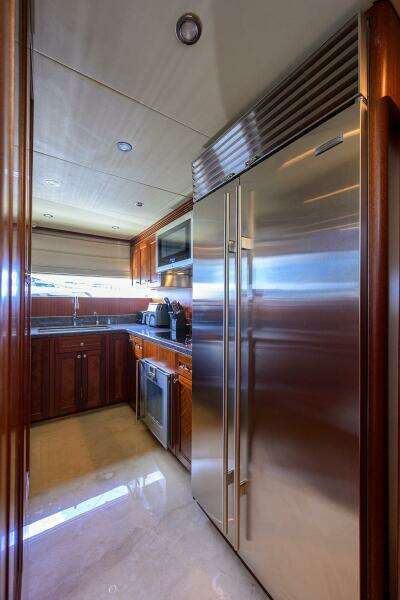 2013 Ocean Alexander Sky Lounge