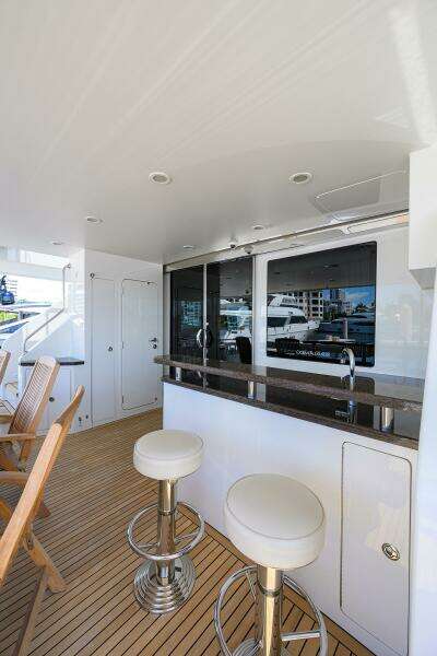 2013 Ocean Alexander Sky Lounge