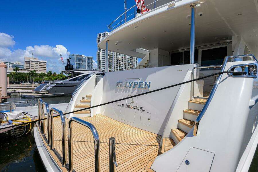 2013 Ocean Alexander Sky Lounge