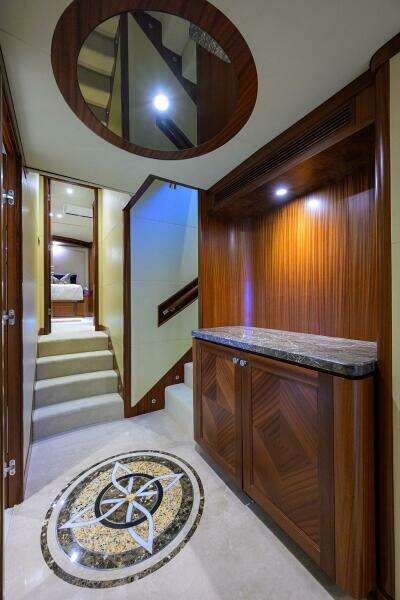 2013 Ocean Alexander Sky Lounge