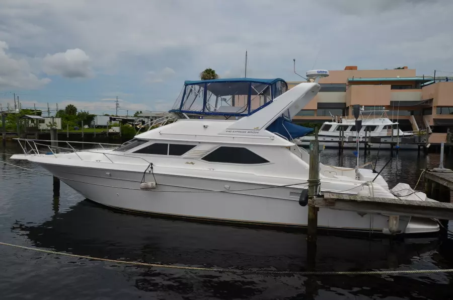 1997 Sea Ray 440EB