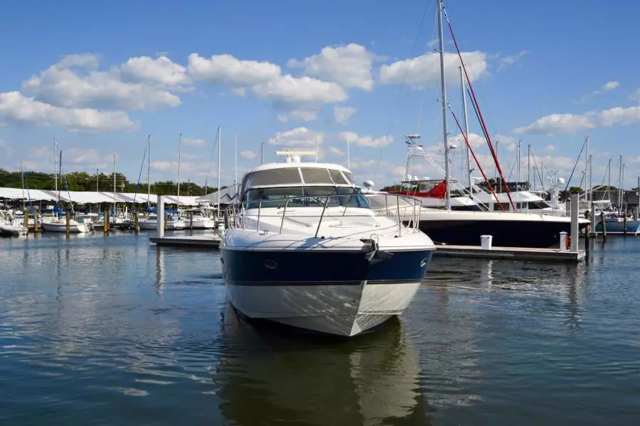 2005 Cruisers Yachts 520 Express