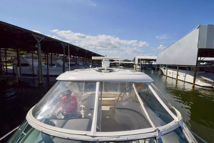 2005 Cruisers Yachts 520 Express