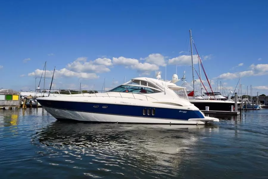 2005 Cruisers Yachts 520 Express