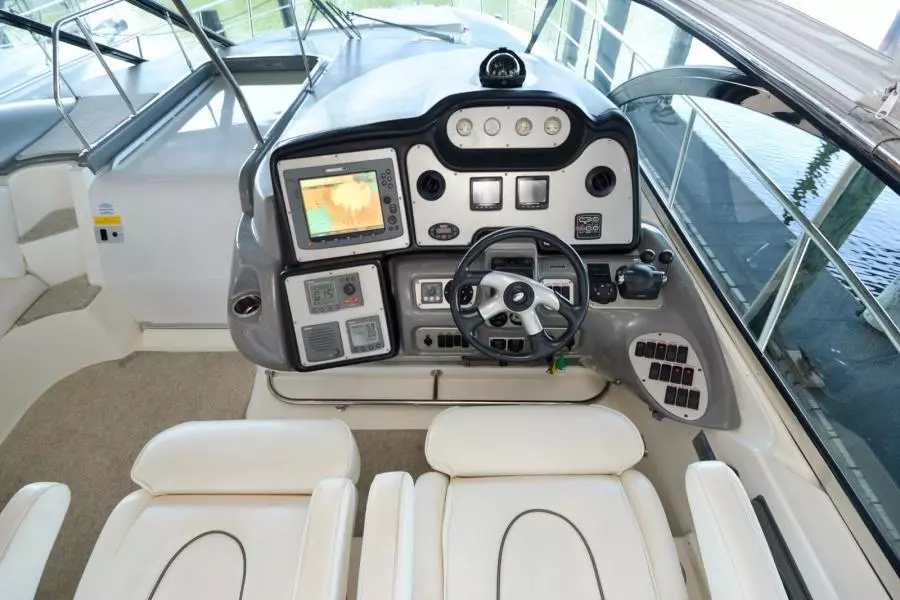 2005 Cruisers Yachts 520 Express