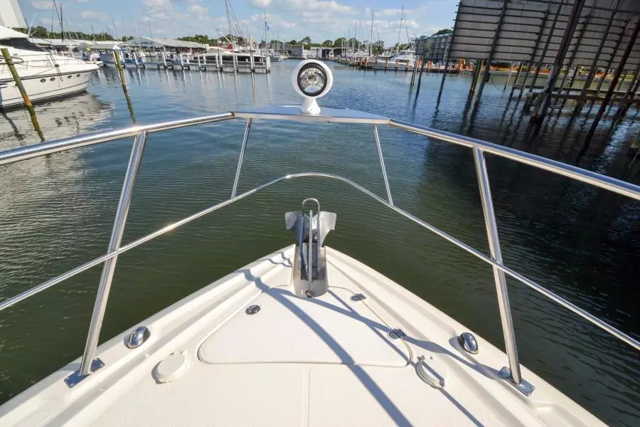 2005 Cruisers Yachts 520 Express