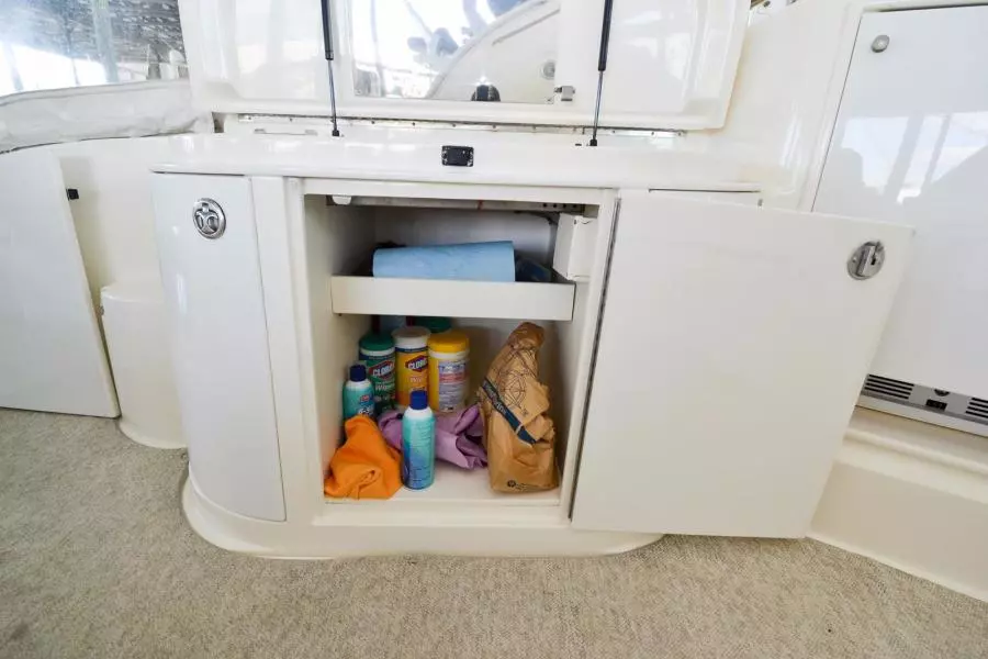 2005 Cruisers Yachts 520 Express