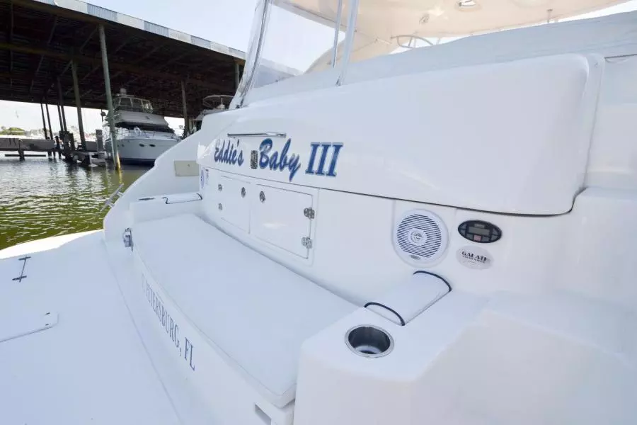 2005 Cruisers Yachts 520 Express