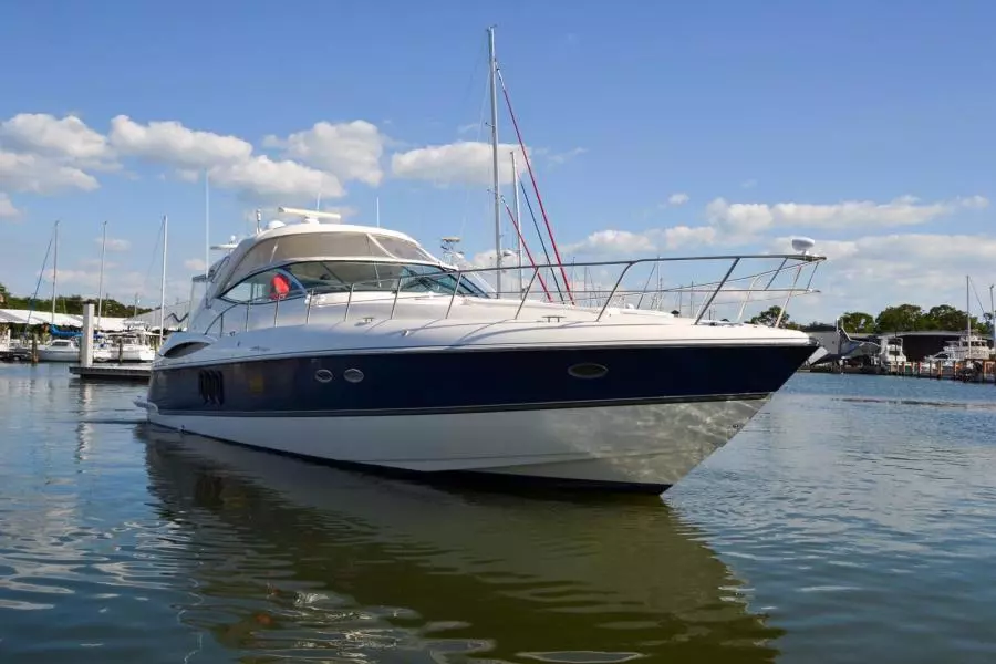 2005 Cruisers Yachts 520 Express