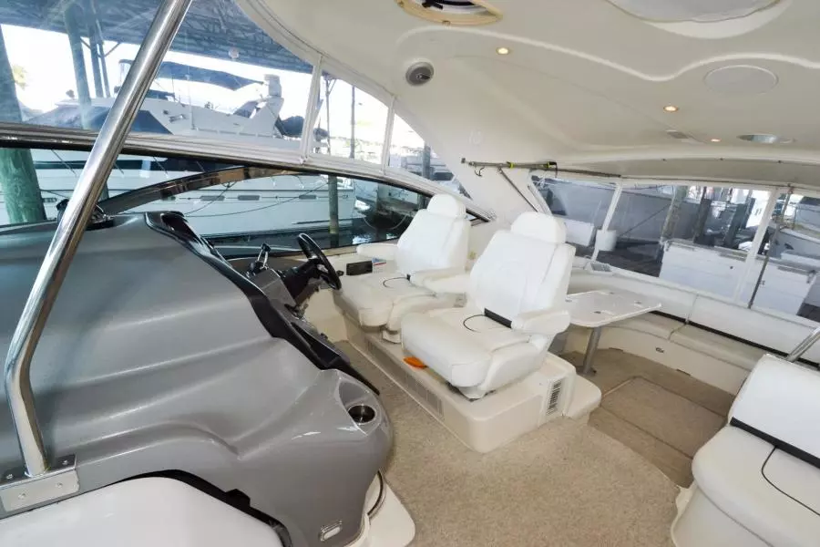 2005 Cruisers Yachts 520 Express