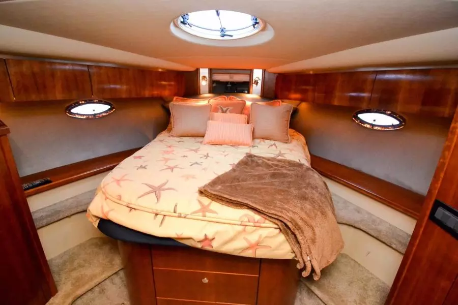 2005 Cruisers Yachts 520 Express