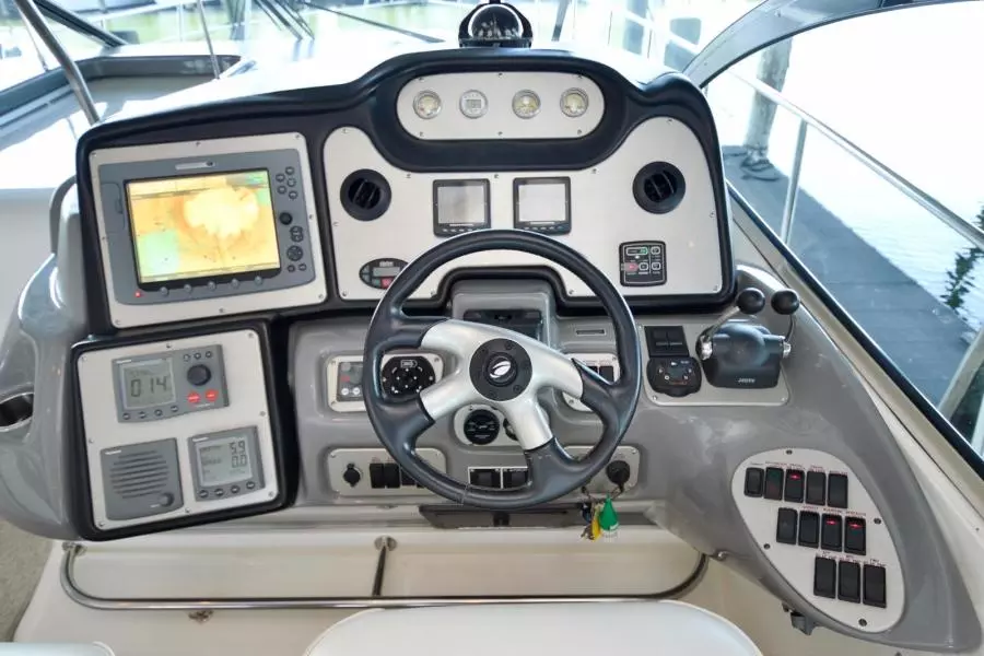 2005 Cruisers Yachts 520 Express