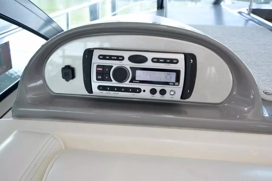 2005 Cruisers Yachts 520 Express