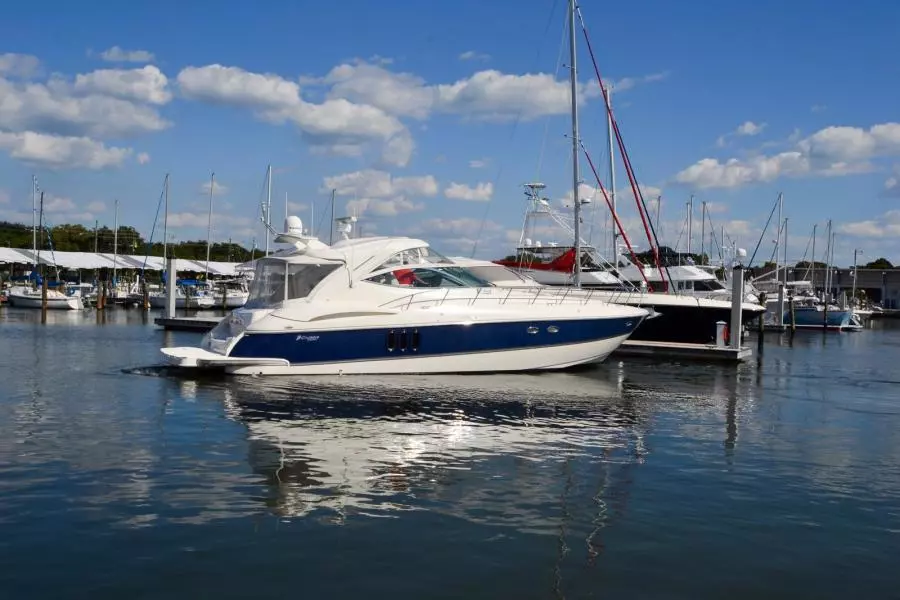 2005 Cruisers Yachts 520 Express