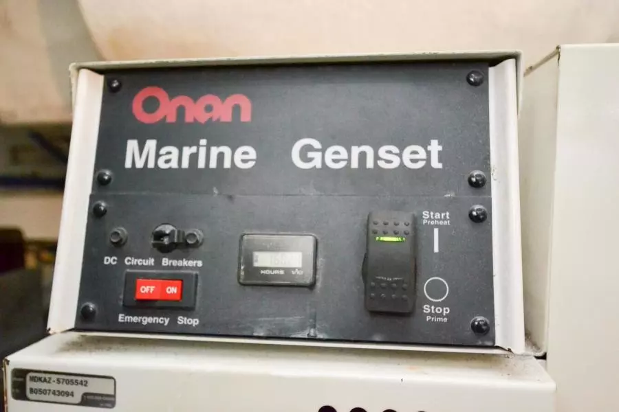 2005 Cruisers Yachts 520 Express