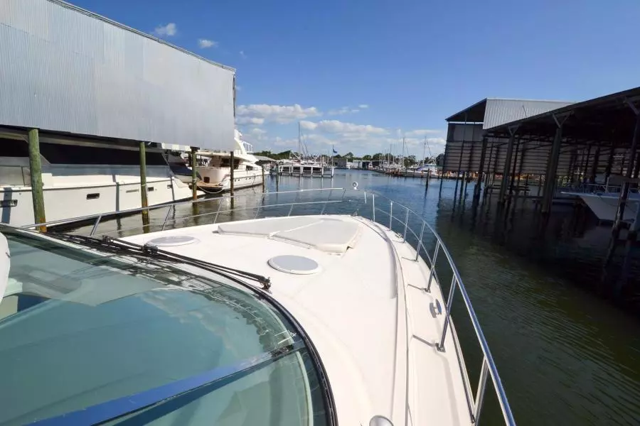 2005 Cruisers Yachts 520 Express