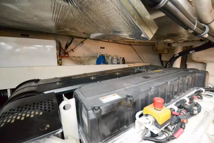 2005 Cruisers Yachts 520 Express