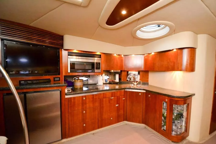 2005 Cruisers Yachts 520 Express