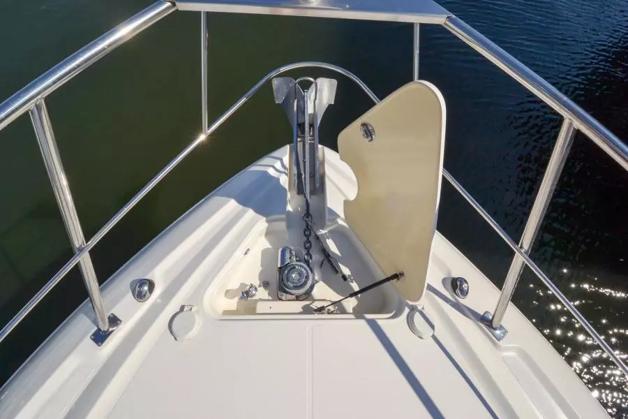 2005 Cruisers Yachts 520 Express