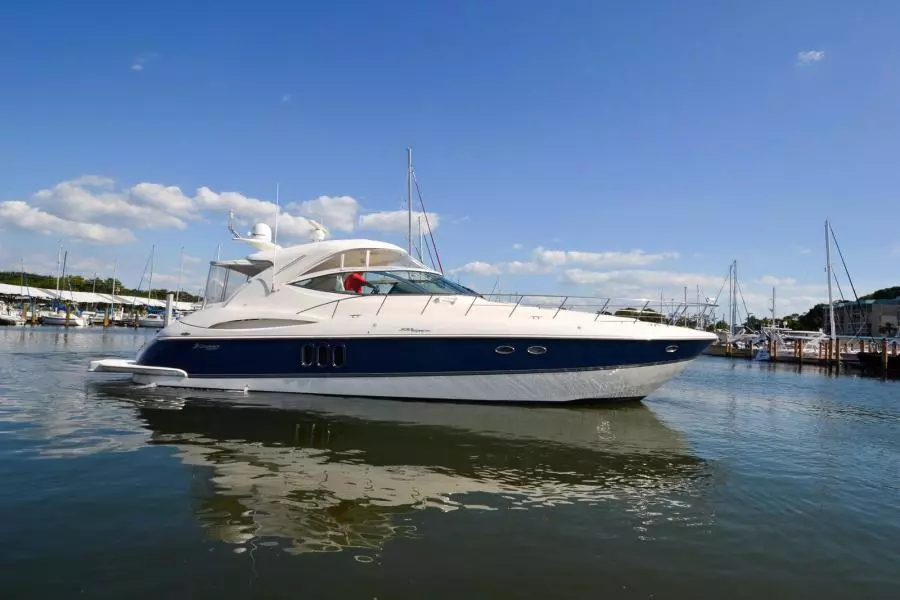 2005 Cruisers Yachts 520 Express