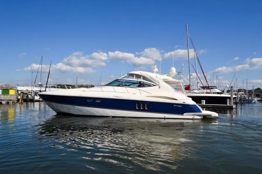 2005 Cruisers Yachts 520 Express