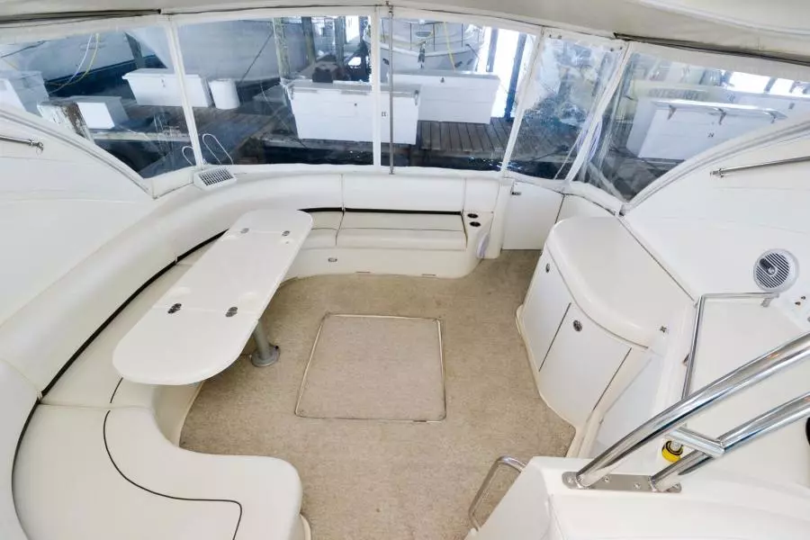 2005 Cruisers Yachts 520 Express