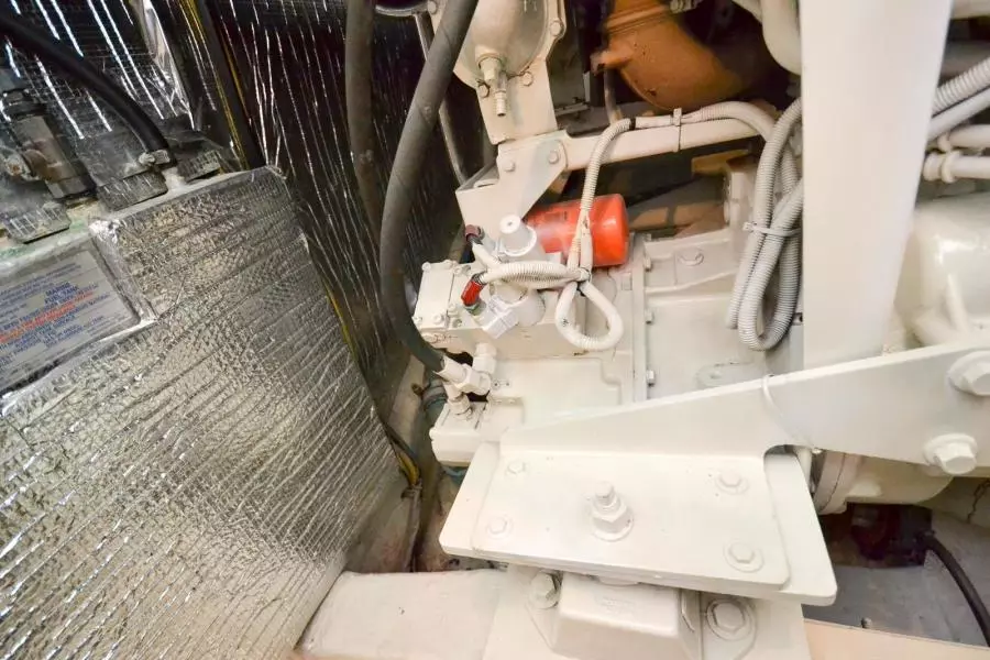 2005 Cruisers Yachts 520 Express